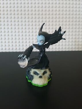 2011 Activision Skylanders - Hex 2.5" Figure - Green Base - Untested